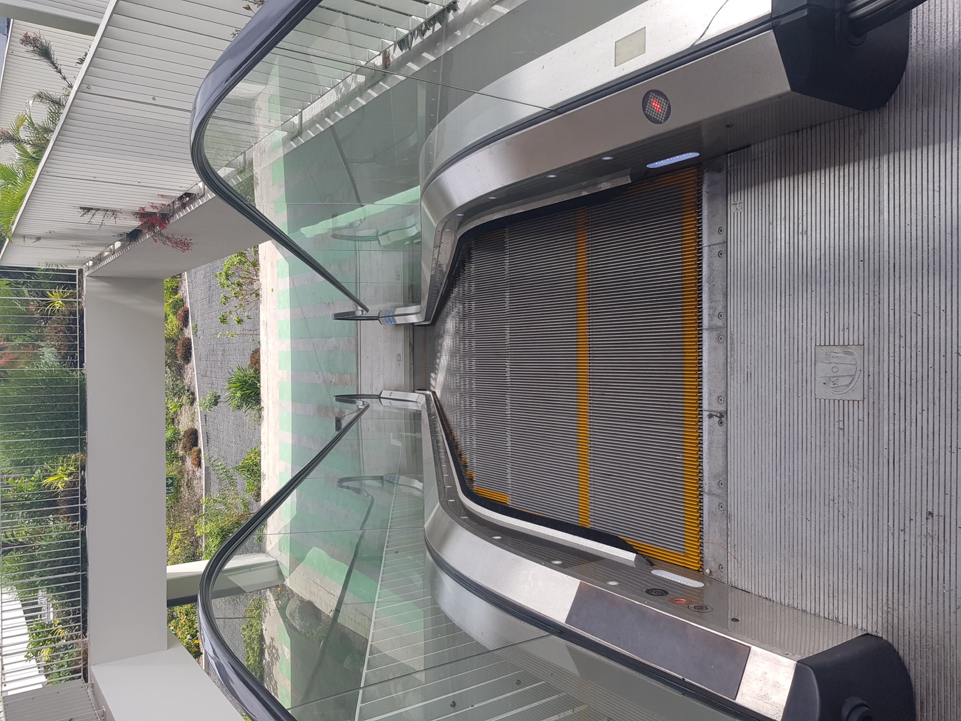 Monte-personnes : la solution ideale pour les maisons en pente a La Reunion