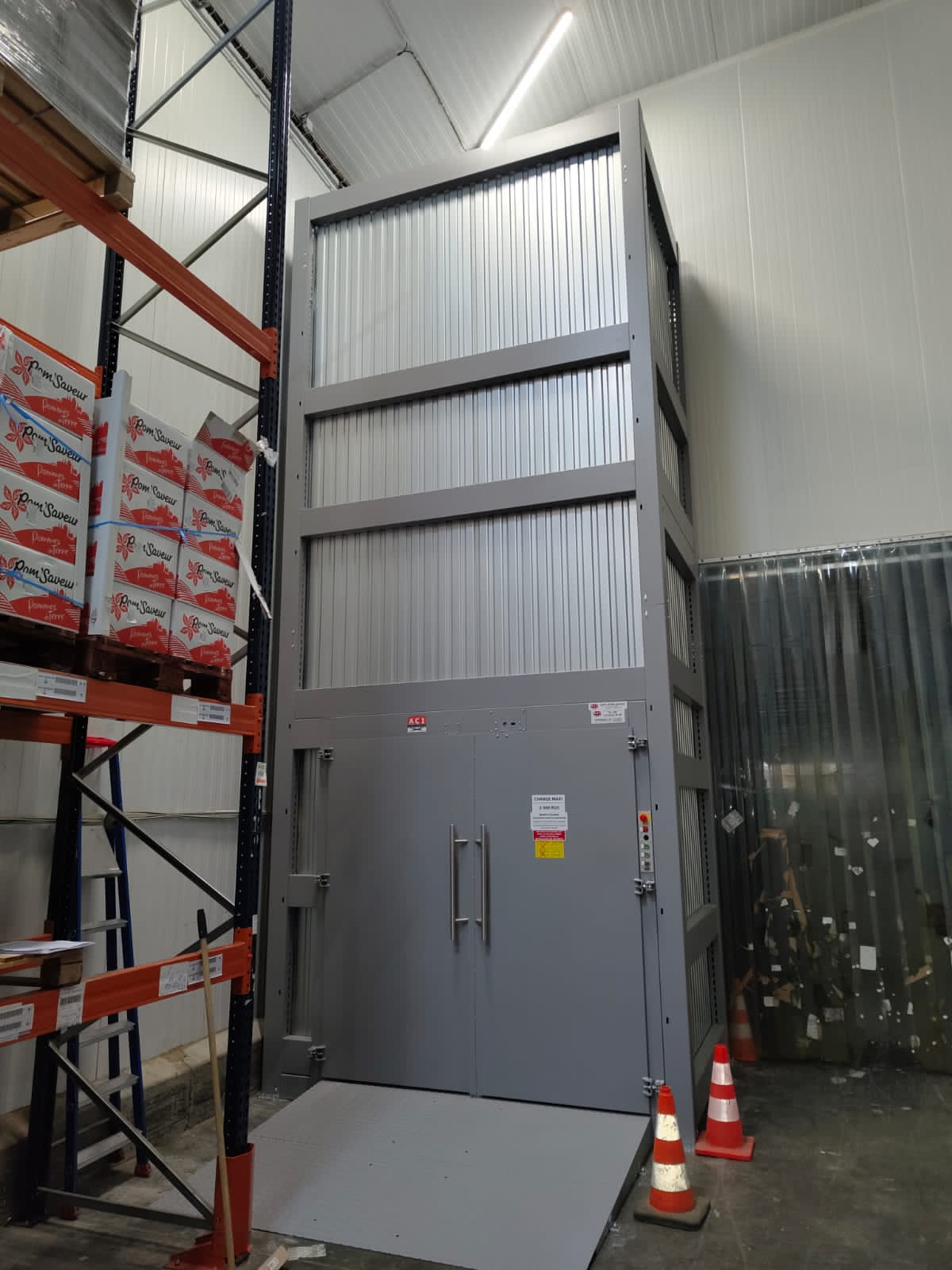 Monte-charge commercial